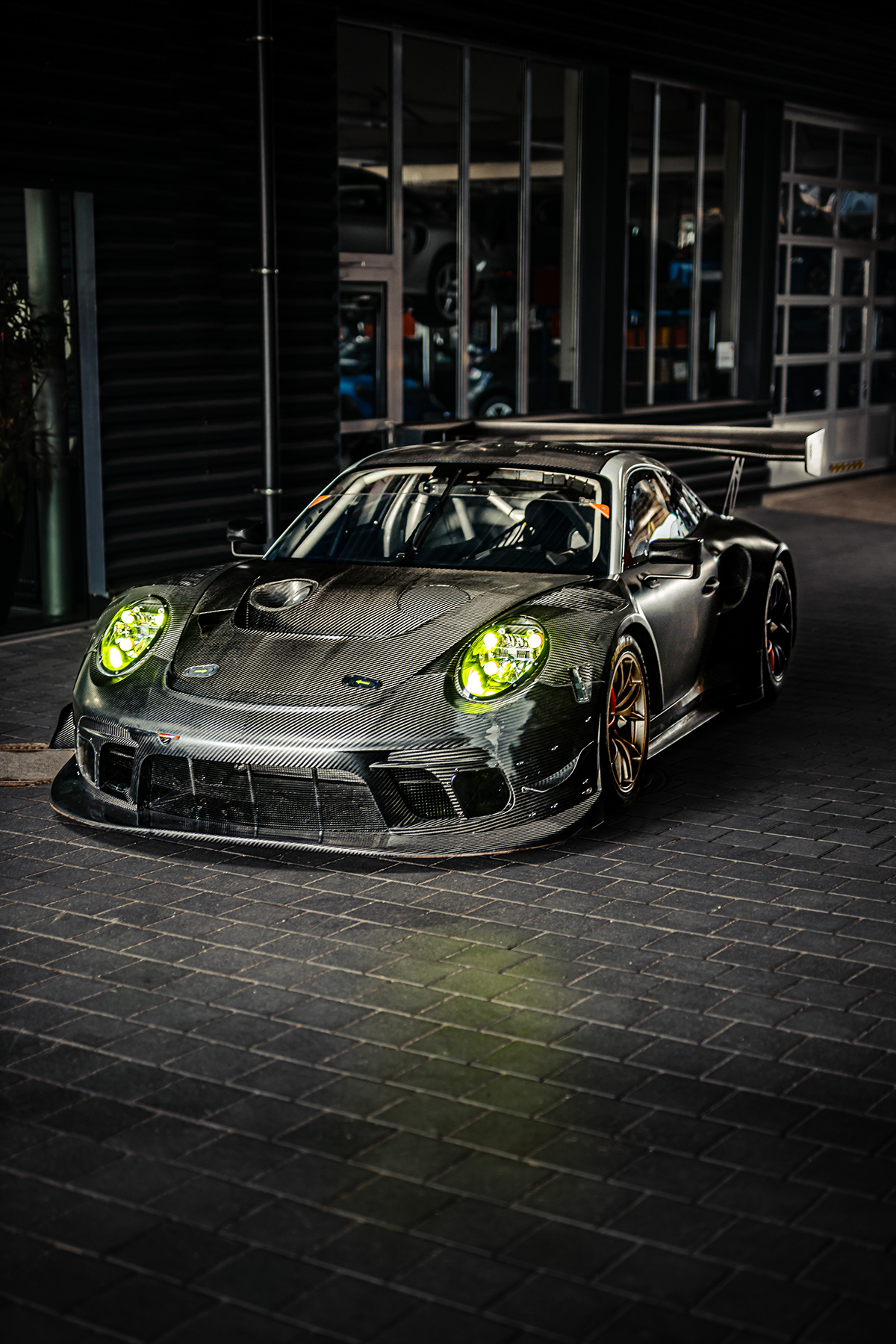 A silver Porsche 911 GT3 R